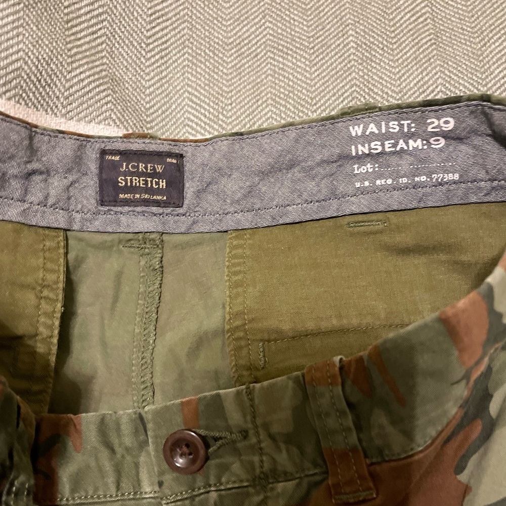 J. Crew Camo Stretch 9” Shorts Size 29 - Picture 3 of 3